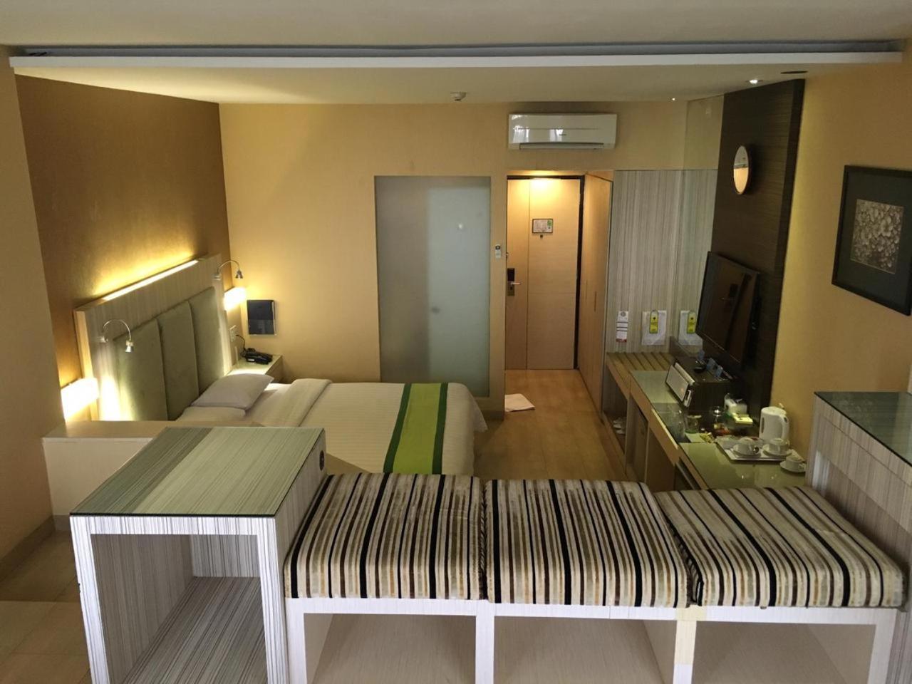 Hotel Wisata Niaga Purwokerto Kültér fotó