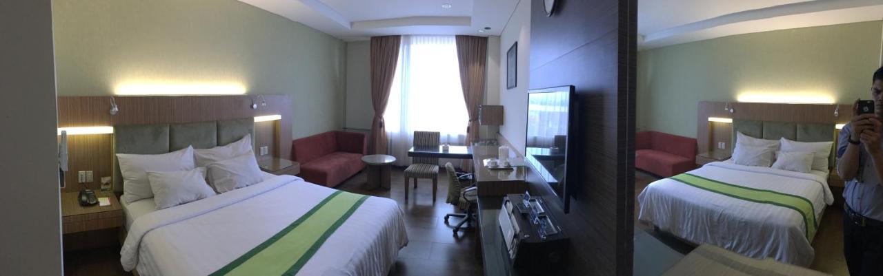 Hotel Wisata Niaga Purwokerto Kültér fotó