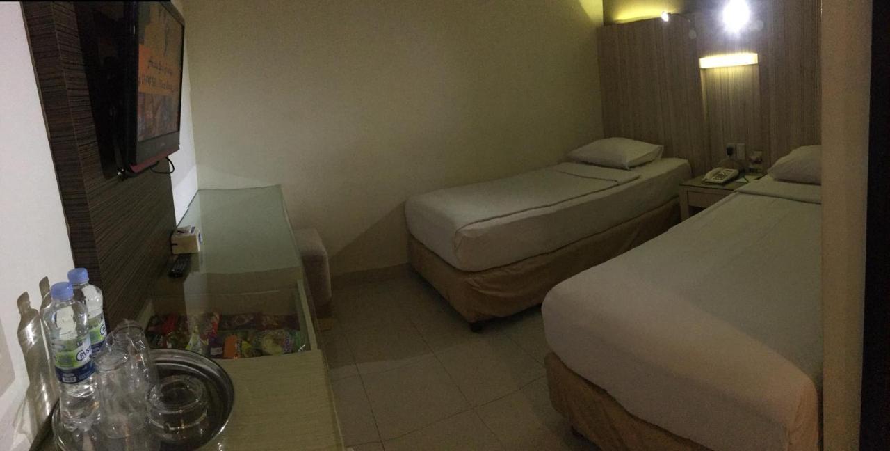 Hotel Wisata Niaga Purwokerto Kültér fotó