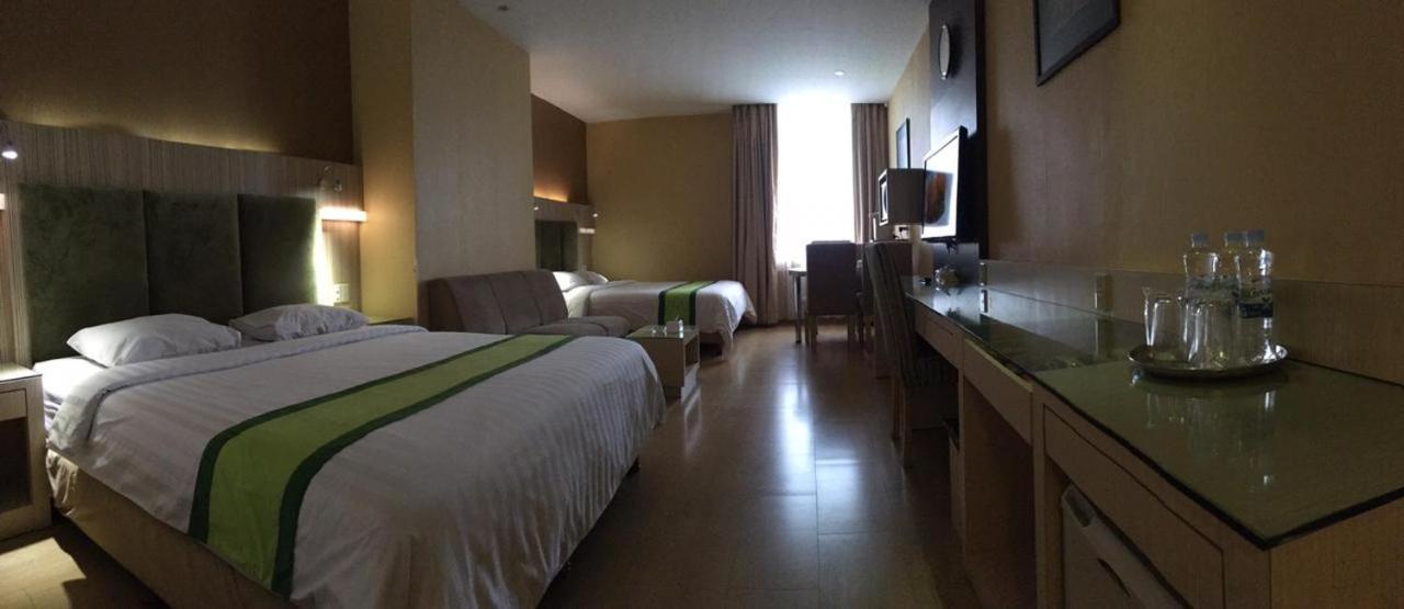 Hotel Wisata Niaga Purwokerto Kültér fotó